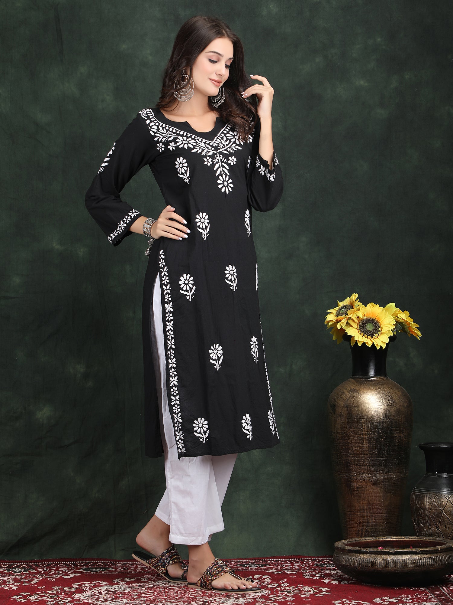 chikankari kurti